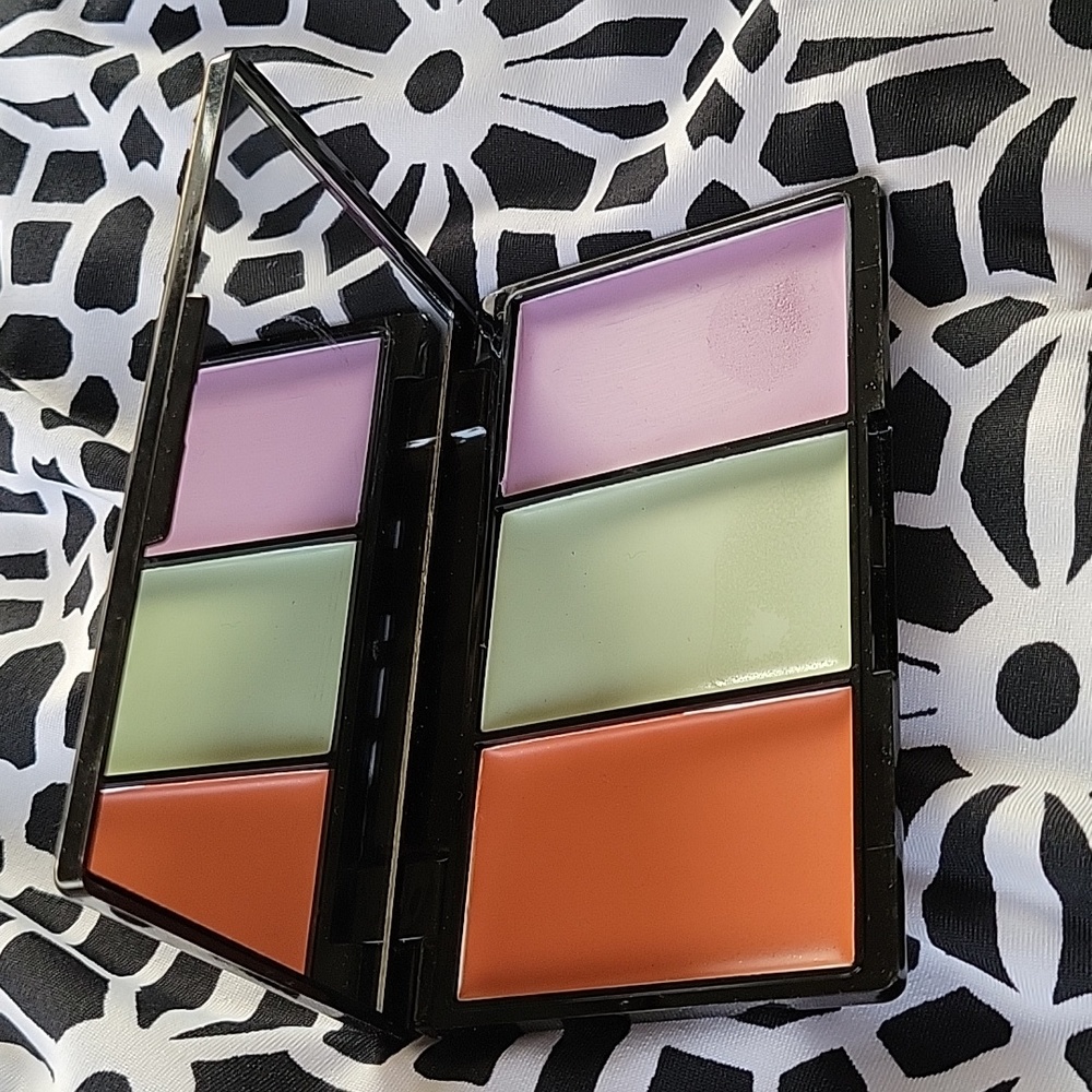 😊 BELLA PIERRE CONCEALER PALETTE